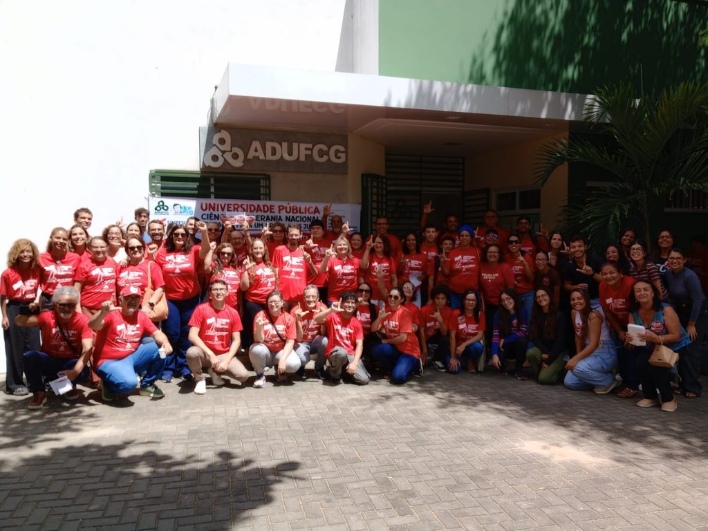 ADUFCG realiza ato público no Dia Nacional de Mobilização e convoca categoria para defesa da educação e universidades públicas, da soberania e da democracia